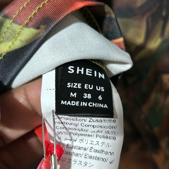 #042♦️SHEIN Blue and Yellow Graphic Fitted Crop-Top Sz 6/M US ♦️ - Picture 10 of 10